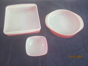 lot 173 image: TOTAL OF 3 RED PYREX OVENWARE PANS&nbsp