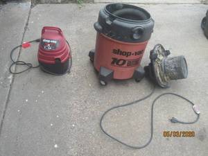 lot 203 image: TOTAL OF 2 SHOP VACS WETDRY&nbsp- 1 GAL&nbsp&nbsp- 10 GAL&nbsp MISSING ONE WHEEL SEE PIC&nbsp