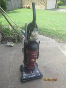 lot 206 image: BISSELL POWERFORCE BAGLESS WIDE CLEANING PATH 12AMPS VACUUM CLEANER&nbsp