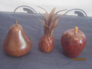 lot 218 image: TOTAL OF 3 PC WOOD FRUIT&nbsp&nbsp- PINEAPPLE&nbsp- APPLE&nbsp&nbsp- PEAR&nbsp
