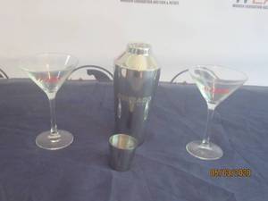 lot 233 image: NEW OUT OF BOX CHICAGO THE MUSICAL&nbsp MARTINI SET&nbsp