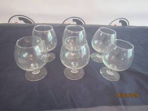 lot 237 image: TOTAL OF 6 VINTAGE WINE GLASSES&nbsp