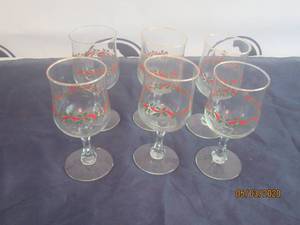 lot 241 image: TOTAL OF 4 PC VINTAGE HOLLY BERRY RED BOWS CHRISTMAS WINE GOBLETS WITH GOLD RIM&nbsp