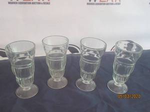 lot 244 image: TOTAL OF 4 VINTAGE MILKSHAKESUNDAE GLASSES
