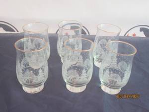 lot 245 image: TOTAL OF 6 VINTAGE WHITE CHRISTMAS TREES SNOW ETCHED GOLD RIM TUMBLERS&nbsp