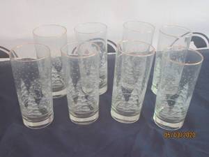 lot 246 image: TOTAL OF 8 VINTAGE WHITE CHRISTMAS TREES SNOW ETCHED GOLD RIM HIGH BALL&nbsp &nbspGLASSES&nbspMATCH # 245