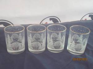 lot 248 image: TOTAL OF 4 VINTAGE WHITE CHRISTMAS TREES SNOW ETCHED GOLD RIM WHISKEY GLASSES&nbsp&nbspMATCH # 245, 246 , 247&nbsp