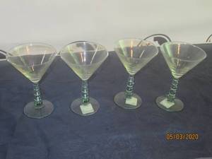 lot 252 image: TOTAL OF 4 LIBBEY MARTINI GLASSES