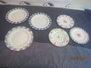 lot 256 image: &nbspTOTAL OF 6 REPLACEMENT PIECES VINTAGE BOHO BOUTIQUE STONEWARE DINNERWARE&nbsp&nbsp- DINNER PLATE &amp SALAD PLATES&nbsp&nbspMATCH # 255