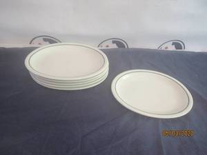 lot 257 image: TOTAL OF 6 OBLONG ONEIDA&nbsp IVORY WITH BLUE RIM B-15&nbsp 11 SERVING&nbsp PLATTERS&nbsp TRAYS&nbsp