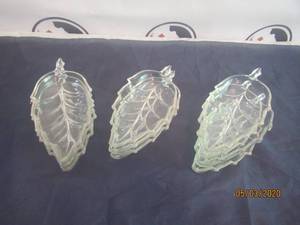 lot 265 image: TOTAL OF 10&nbsp CLEAR PRESSED GLASS FALL LEAF SHAPED SERVING DISH NUT , CANDY , RELISH TRAY .
