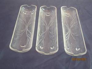 lot 269 image: TOTAL OF 3 VINTAGE&nbsp PEBBLE LEAF PATTERN CLEAR INDIANA GLASS&nbsp GLASS CORN ON COB HOLDERS