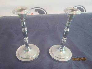 lot 270 image: TOTAL OF 2 SILVER PLATED CANDLE HOLDERS&nbsp