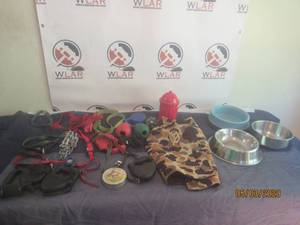 lot 293 image: TOTAL OF 20 PLUS PC ASSORTED DOG LOT&nbsp&nbsp - DUNNS CAMO DOGGY LIFE JACKET&nbsp&nbsp- LARGE STAINLESS STEEL&nbsp DOG BOWLS&nbsp&nbsp- RETRACTABLE DOG LEASH IN ASSORTED COLORS&nbsp&nbsp- DOG TOYS &nbsp AND MORE SEE PICS&nbsp