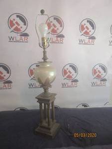 lot 301 image: VINTAGE LAMP
