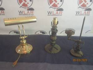 lot 313 image: TOTAL OF 3 VINTAGE&nbsp TABLE TOP LAMPS&nbsp