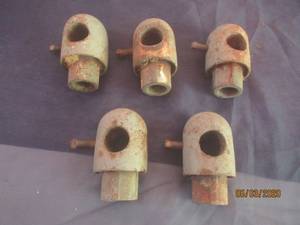 lot 321 image: PIPE INSULATORS 5 TOTAL