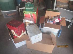 lot 354 image: GENEROUS AMOUNT OF CHRISTMAS DECOR MOSTLY NEW&nbsp