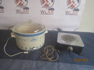 lot 181 image: TOTAL OF 2 VINTAGE SMALL KITCHEN APPLIANCES&nbsp&nbsp- RIVAL CROCK POT STONEWARE SLOW COOKER&nbsp&nbsp- ARROW H&ampH HOT PLATE&nbsp