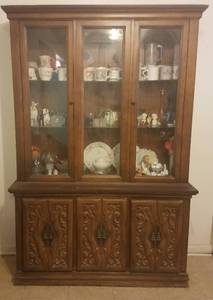 lot 6 image: VINTAGE CHINA CABINET