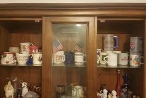 lot 7 image: CONTENTS OF CHINA CABINET