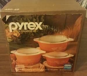 lot 11 image: VINTAGE PYREX 3-PIECE CASSEROLE SET 480-49 AUTUMN HARVEST (NEW IN BOX)