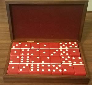 lot 16 image: VINTAGE LARGE-SIZE DOMINO SET WITH CASE
