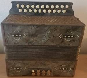 lot 3 image: RARE FIND VINTAGE WWII HOHNER BUTTON ACCORDION (C. 1940S)