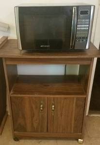 lot 20 image: EMERSON MICROWAVE OVEN WITH ROLLING STAND