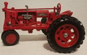lot 22 image: VINTAGE 1988 ERTL DIECAST McCORMICK DEERING FARMALL F-20 FARM TRACTOR (116 SCALE)