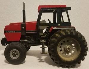 lot 30 image: VINTAGE ERTL DIE-CAST CASE INTERNATIONAL 3294 TRACTOR WITH FWD (116 SCALE)