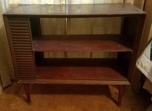 lot 31 image: VINTAGE WOODEN SIDE TABLE WITH SHELF