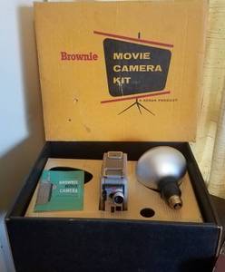 lot 37 image: VINTAGE KODAK BROWNIE MOVIE CAMERA MODEL 2 KIT