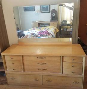 lot 46 image: VINTAGE DRESSER WITH MIRROR BY MCCOY COUCH FURNITURE CO.