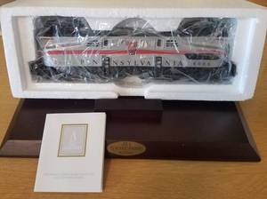 lot 51 image: AVON FINE COLLECTIBLES GG-1 ELECTRIC ENGINE BY LIONEL (NEW IN BOX)