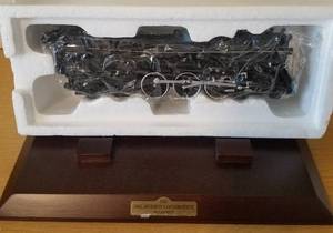 lot 52 image: AVON FINE COLLECTIBLES 1937 700E HUDSON LOCOMOTIVE BY LIONEL (NEW IN BOX)