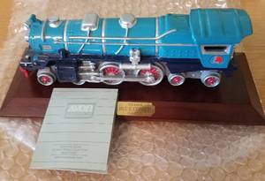 lot 54 image: AVON FINE COLLECTIBLES 1931 400E BLUE COMET BY LIONEL (NEW IN BOX)