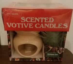 lot 81 image: LOT OF SCENTED VOTIVE CANDLES AND HOLDER (NEW)
