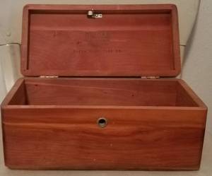 lot 83 image: VINTAGE MINI LANE CEDAR CHEST