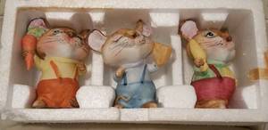lot 84 image: HOME INTERIORS MOUSE FIGURINES SNACKIN TIME (NEW)