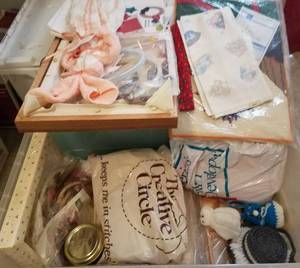 lot 96 image: LOT OF ASSORTED SEWING  CROCHET ACCESSORIES AND SUPPLIES