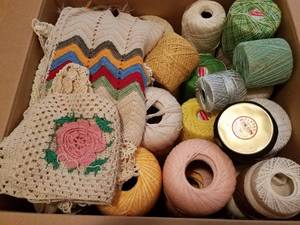 lot 107 image: BOX LOT OF ASSORTED SPOOLS OF THREAD