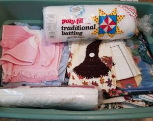 lot 121 image: LOT OF ASSORTED SEWING  CROCHET ACCESSORIES AND SUPPLIES