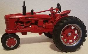 lot 127 image: VINTAGE ERTL DIE-CAST FARMALL H TRACTOR