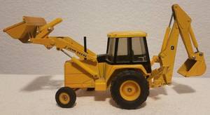 lot 130 image: VINTAGE DIE-CAST JOHN DEERE BACKHOE LOADER