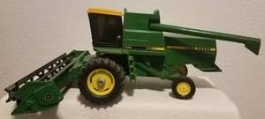 lot 131 image: VINTAGE ERTL DIE-CAST JOHN DEERE TITAN COMBINE TRACTOR