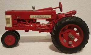 lot 132 image: VINTAGE ERTL DIE-CAST FARMALL 350 FARM TRACTOR