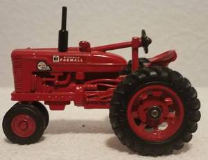 lot 133 image: VINTAGE ERTL McCORMICK FARMALL DIE-CAST TRACTOR