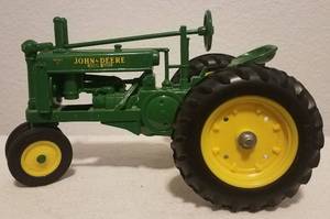 lot 134 image: VINTAGE DIE-CAST JOHN DEERE MODEL G TRACTOR