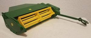lot 136 image: VINTAGE DIE-CAST JOHN DEERE FARMING TRACTOR ACCESSORY